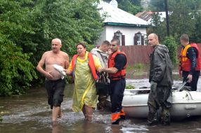 Rescuers provide assistance to the victims in Chernihiv region