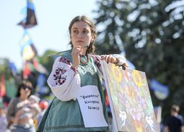 Участница акции в образе художницы Катерины Билокур