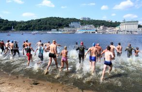 Participants of mass swing