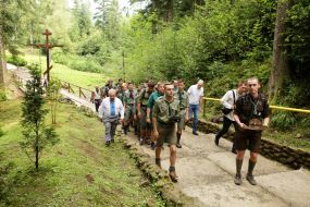 Plastemen make a pilgrimage