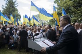 Petro Poroshenko at the opening of the Memorial