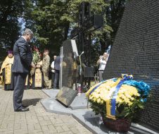 Petro Poroshenko at the opening of the Memorial