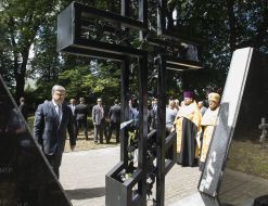 Petro Poroshenko at the opening of the Memorial
