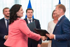 The signing of a financial agreement between Ukraine and the EIB