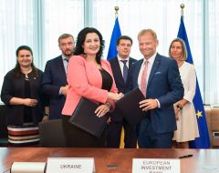 The signing of a financial agreement between Ukraine and the EIB