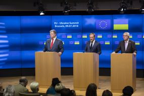 Petro Poroshenko, Donald Tusk and Jean-Claude Juncker
