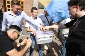 Protest action against raising the price of fares in public transport near KSSA