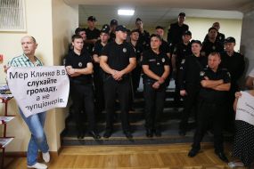 Сотрудники полиции