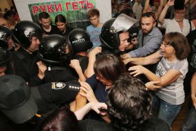 Столкновение между правоохранителями и участниками акции в КГГА