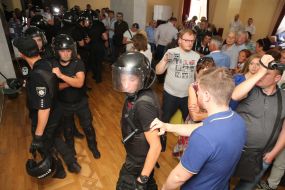 Столкновение между правоохранителями и участниками акции в КГГА