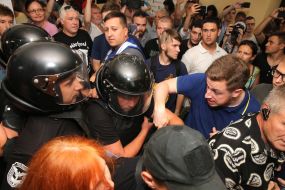 Столкновение между правоохранителями и участниками акции в КГГА