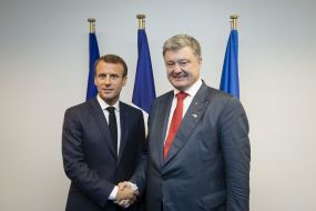 Emmanuel Macron and Petro Poroshenko