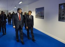 Emmanuel Macron and Petro Poroshenko