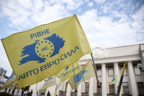 Flags with the inscription "Auto Euro Power"