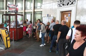 Очередь в кассу на станции "Универститет"