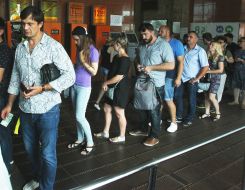 Очередь в кассу на станции "Политехнический институт"