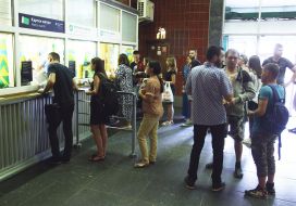 Очередь в кассу на станции "Крещатик"