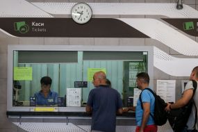 Очердь в кассу на станции метро "Левобережная"