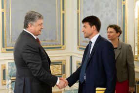 Petr Poroshenko, Bruno Even and Isabelle Dumont