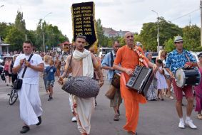 Indian Holiday of Honey Paint in Kherson