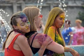 Indian Holiday of Honey Paint in Kherson