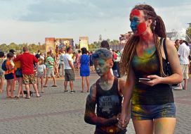 Indian Holiday of Honey Paint in Kherson