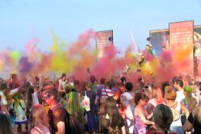 Indian Holiday of Honey Paint in Kherson