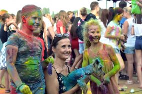 Indian Holiday of Honey Paint in Kherson