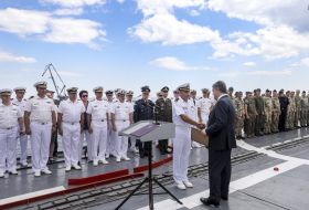 Petro Poroshenko presents certificates