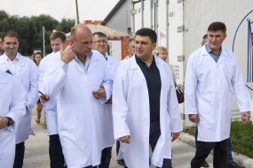 Volodymyr Groisman acquainted with the work of the farm "Tatiana 2011"