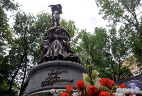 Пам'ятник Людмилі Гурченко