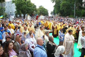 Віруючі і священнослужителі