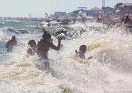 Vacationers are bathed in the sea.