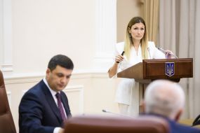 Volodymyr Groisman, Emine Jaaparova