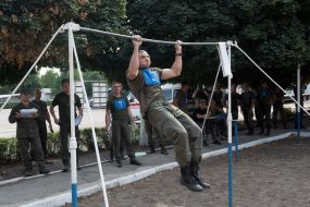 Змагання з підтягування на перекладині