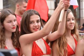 Дівчата в купальниках