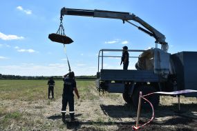 Conducting mine clearance works