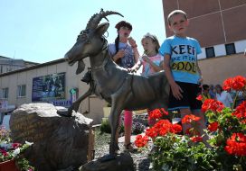 Памятник козе 