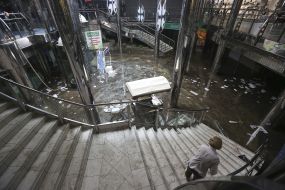 In Kiev, flooded the shopping center "Metrograd"