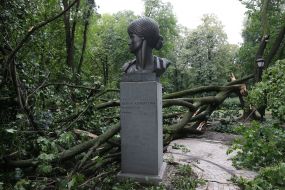 Monument to Anna Akhmatova in Kiev.