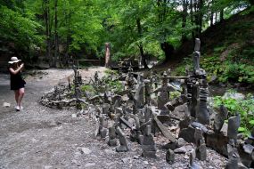 Композиція з каменів