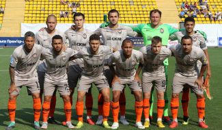 Гравці ФК "Шахтар" (Донецьк) перед початком матчу