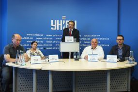 Руслан Бизяев, Нина Матвиенко, Анатолий Пешко, Сергей Шабовта и Николай Спиридонов