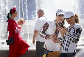 People in embroideries near the fountain