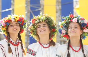 Girls in wreaths