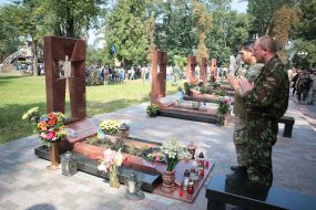 Servicemen pray at the grave