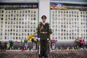 Honorary Guard soldier near the Memory Wall