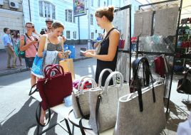 The girl chooses the bag