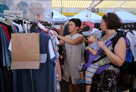 Buyers choose clothes