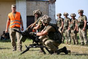 Soldiers-Reservists of the Armed Forces of Ukraine near a grenade launcher
